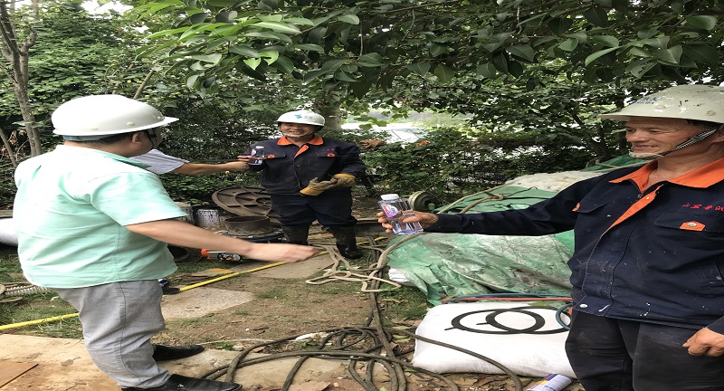 1597218264445730.jpg 【水發(fā)公用】“炎夏日送清涼 絲絲關(guān)愛沁心脾”集團(tuán)開展夏日送清涼活動 (2).jpg