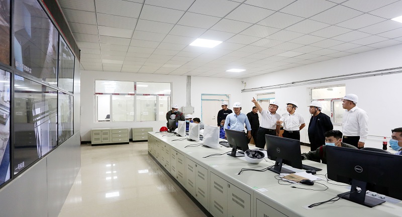 水發(fā)公用紀(jì)委書記、副總經(jīng)理侯富貴一行蒞臨富華錦河熱電聯(lián)產(chǎn)項(xiàng)目視察指導(dǎo)安全生產(chǎn)工作 (1).JPG