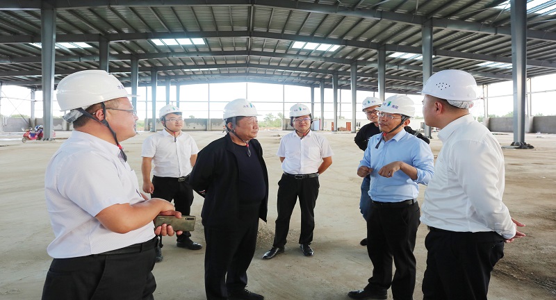 水發(fā)公用紀(jì)委書記、副總經(jīng)理侯富貴一行蒞臨富華錦河熱電聯(lián)產(chǎn)項(xiàng)目視察指導(dǎo)安全生產(chǎn)工作 (2).JPG