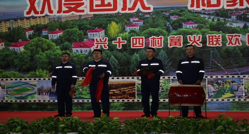 1602492554784637.jpg 村企共建 攜手共創(chuàng) 喜迎國慶 情暖中秋------富華錦河應(yīng)邀參加國慶中秋篝火晚會 (2).JPG